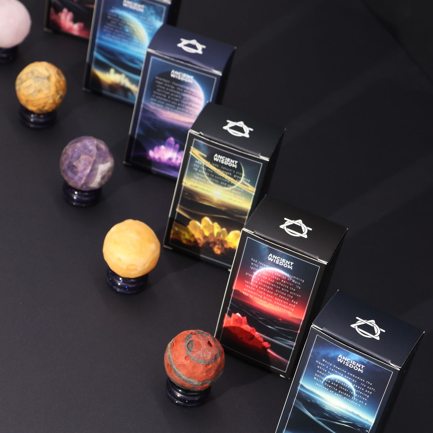 Ametyst Planet on a Sola Goldstone Stand - 40mm (30x15mm stand)