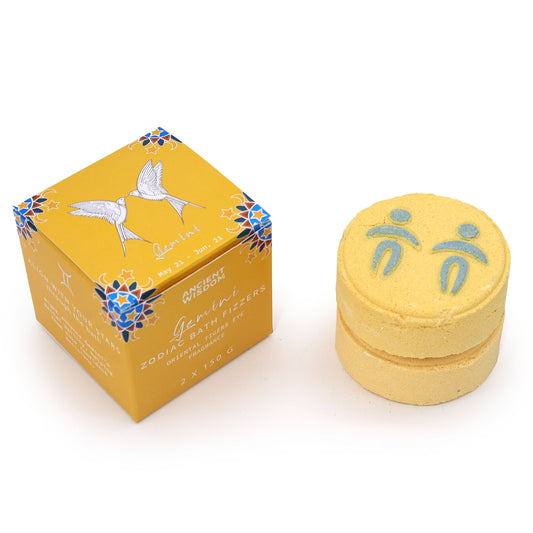 Offrez un coffret magique au Gémeaux : 2 bombes de bain artisanales avec horoscope surprise. Idéal pour un moment de détente cosmique et astrologique !